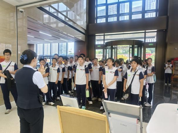 金融启蒙润童心安全相伴助成长——日照银行济南分行营业部开展“