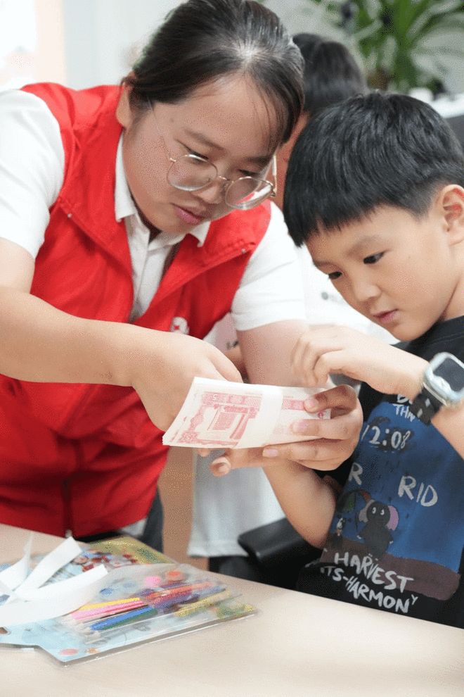 财商启蒙伴成长——小小银行家走进稠州银行宁波象山支行(图3)